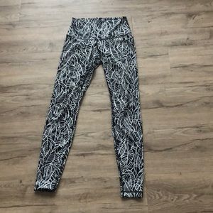 Black and white leaf patterned lululemon leggings